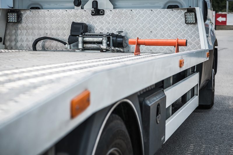 https://www.statelinetow.com/wp-content/uploads/2021/07/side-rear-of-empty-mid-size-towing-truck-VF7JCH3-800x533.jpeg